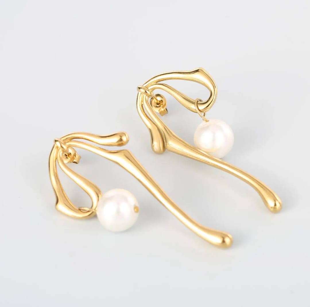 ARTFUL PEARL DROP EARRINGS