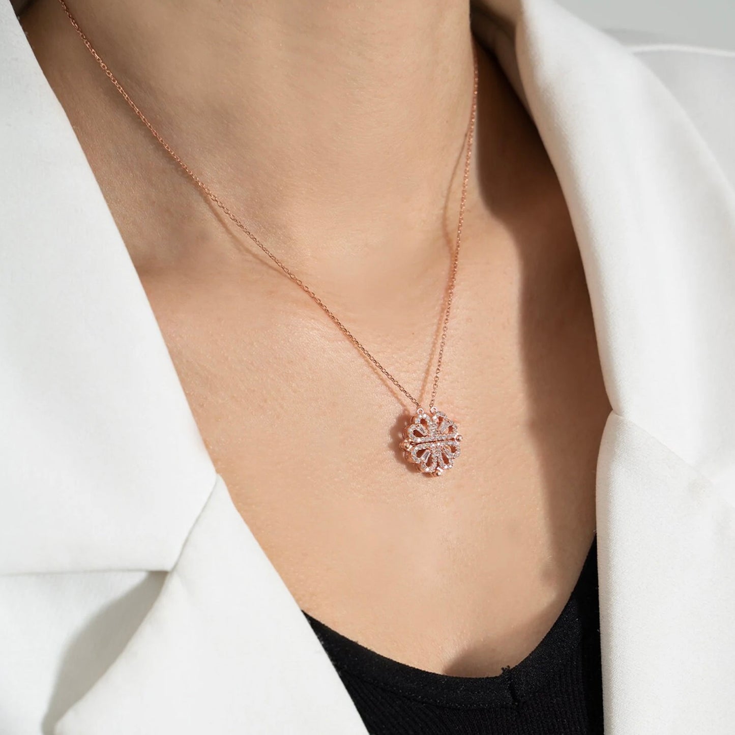 CLOVER MAGNETIC PENDANT