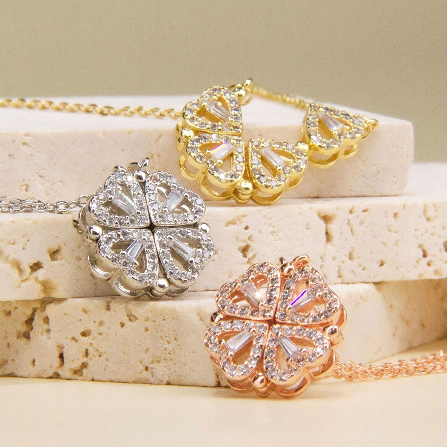 CLOVER MAGNETIC PENDANT