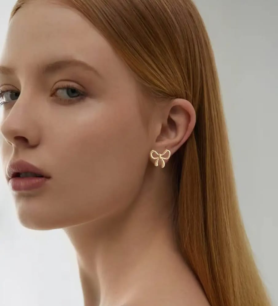 GOLD RIBBON STUD EARRINGS