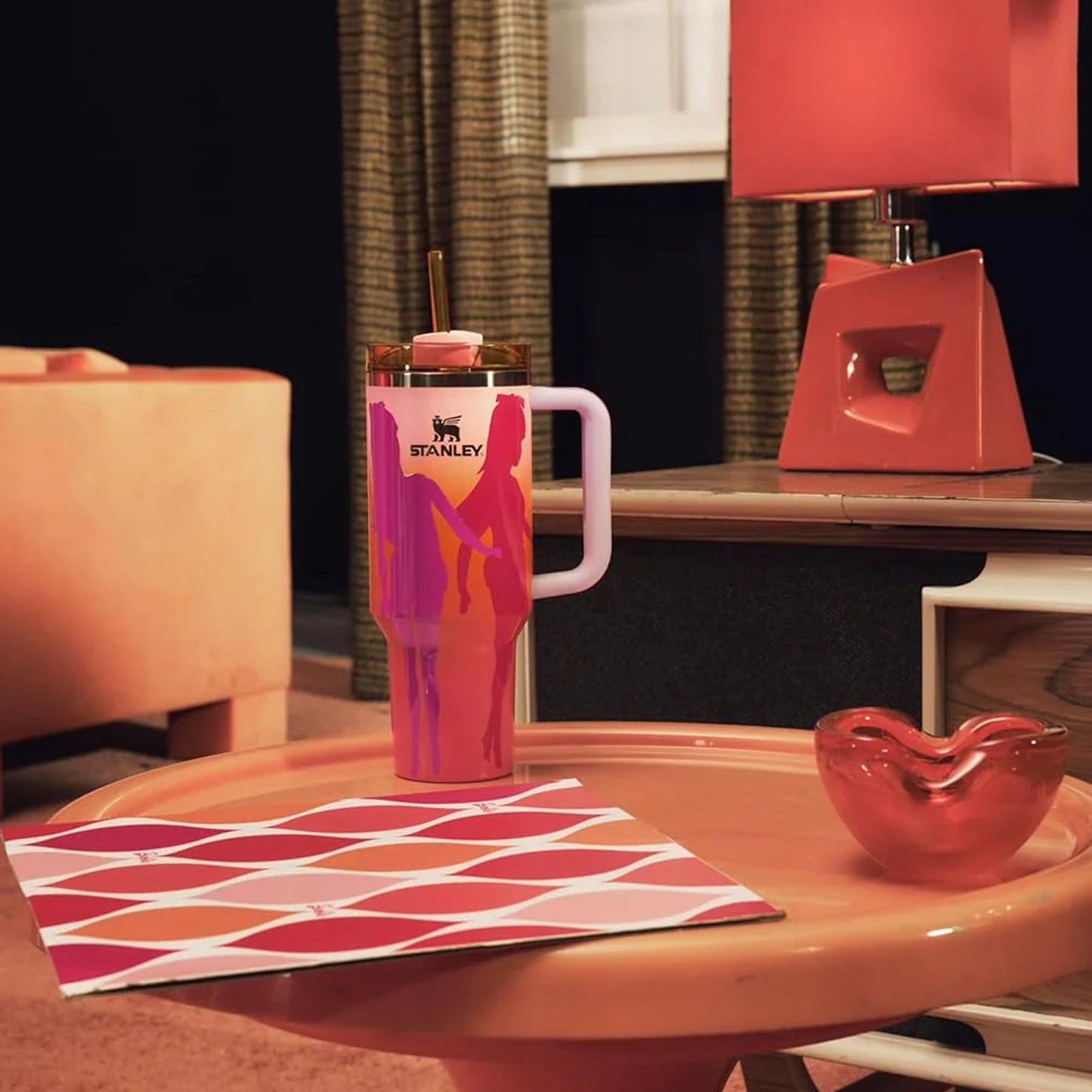 Stanley X Barbie™ ’60s Twist ’N Turn Quencher
