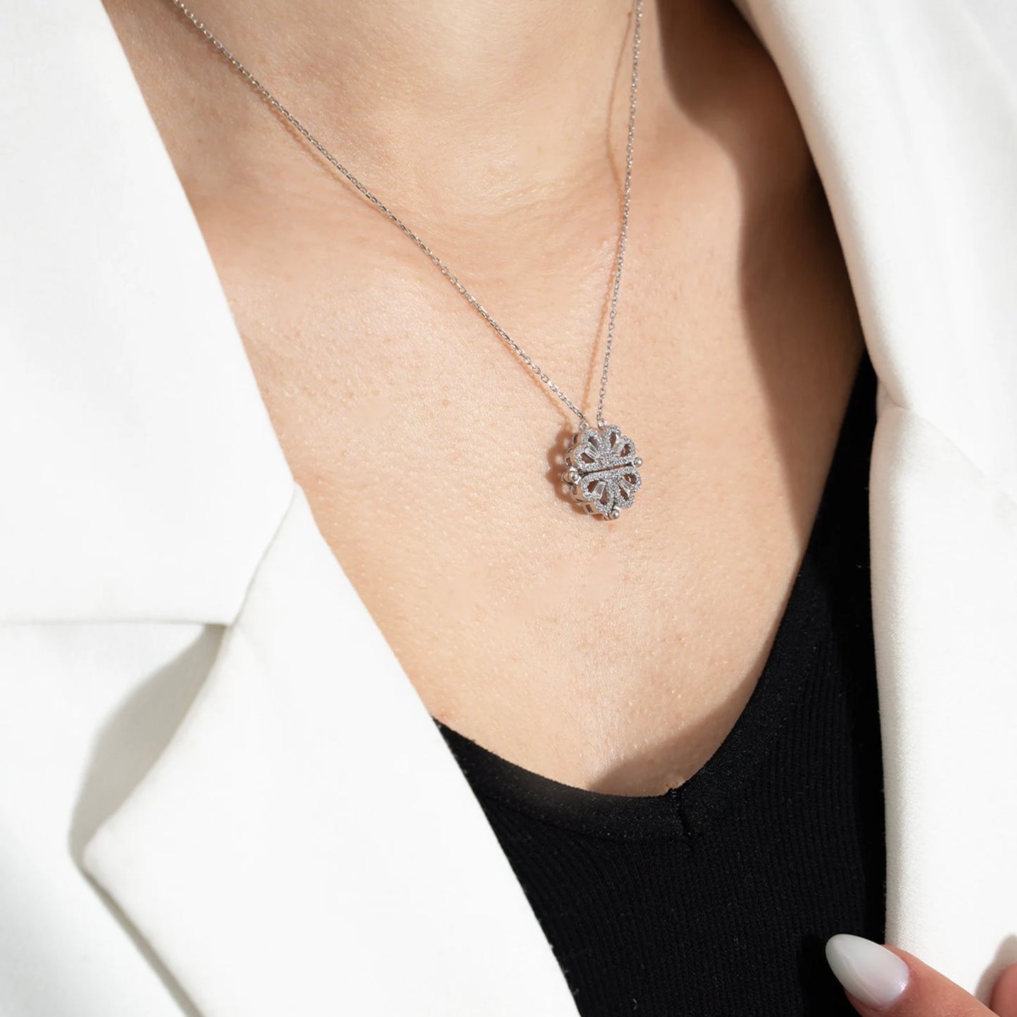CLOVER MAGNETIC PENDANT