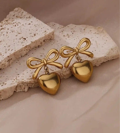 RIBBON HEART STUDS EARRINGS