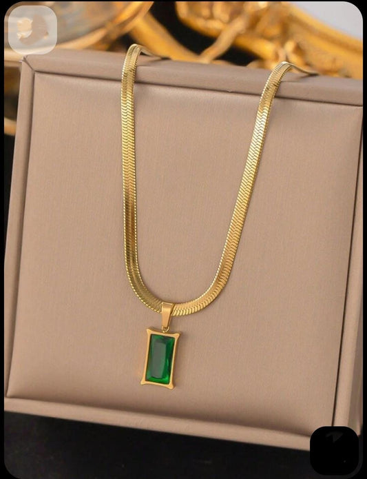 EMERALD GREEN CRYSTAL PENDENT