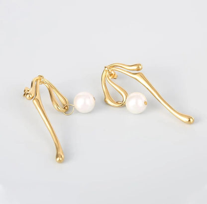 ARTFUL PEARL DROP EARRINGS