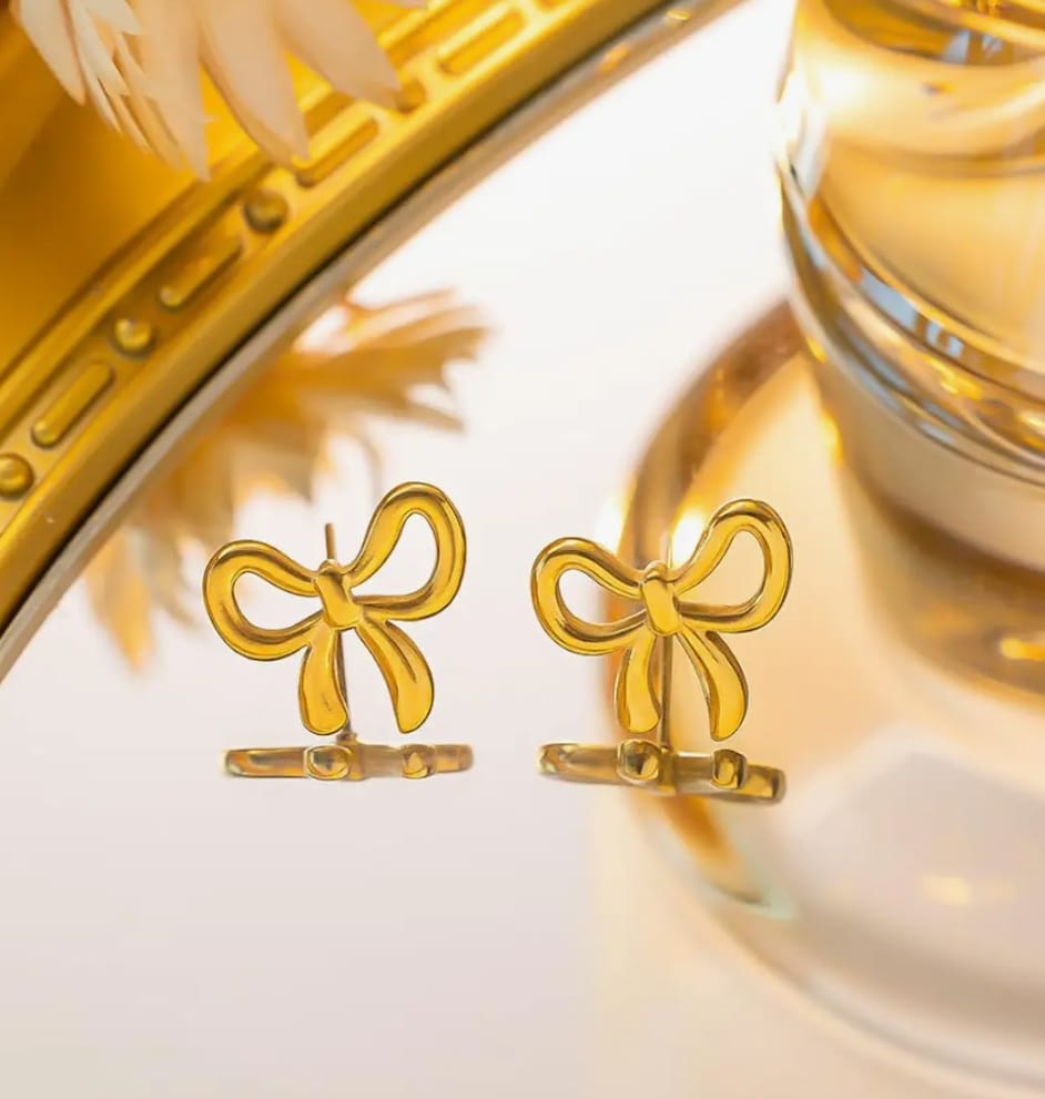 GOLD RIBBON STUD EARRINGS