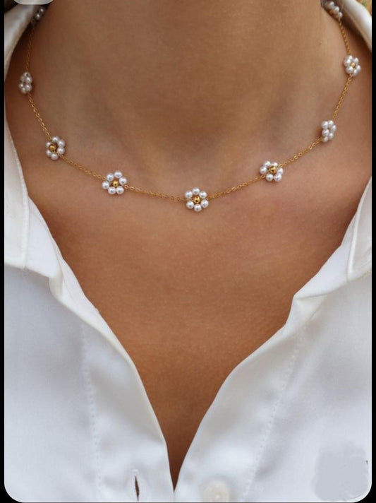 FLORA CHAIN NECKLACE  ( ANTI TARNISH )