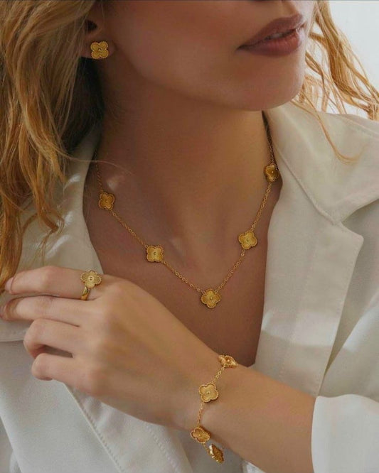 CLOVER JEWELLERY GOLDEN SET (ANTI TARNISH )