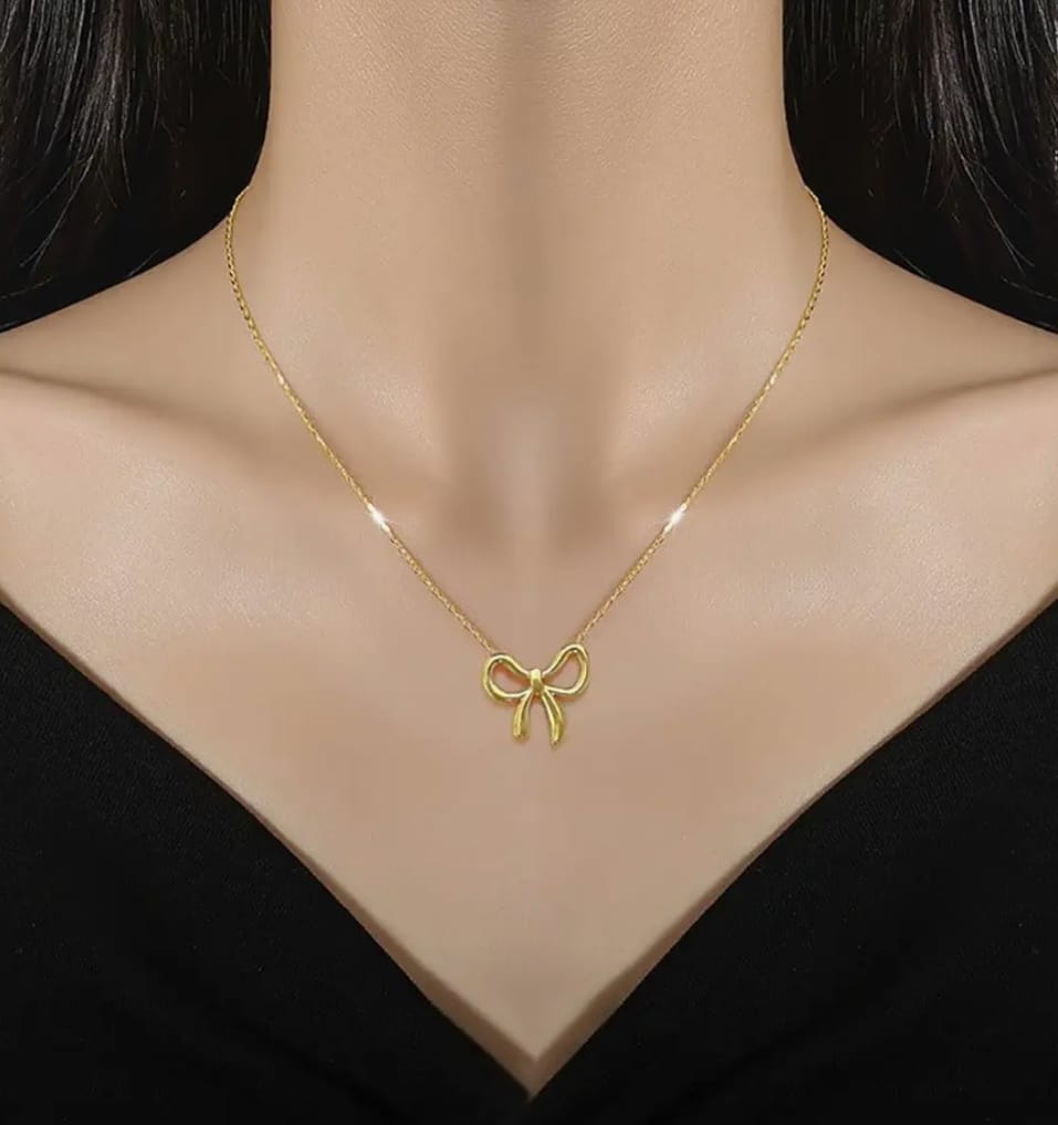 GOLDEN CHARM BOW PENDANT