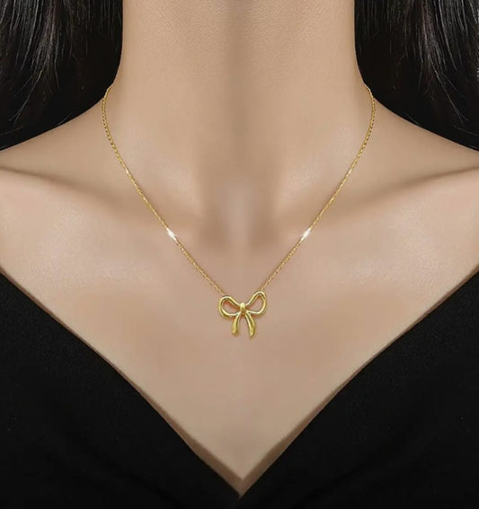 GOLDEN CHARM BOW PENDANT