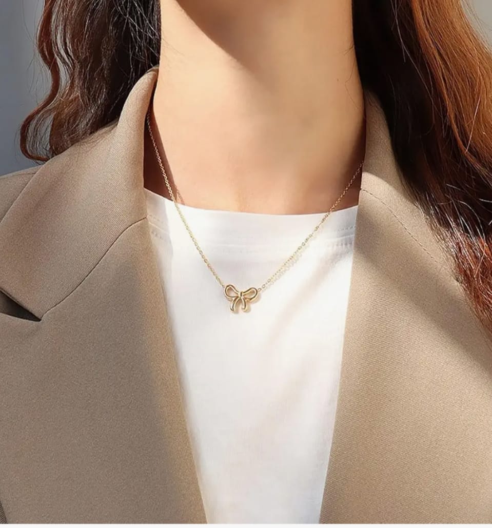 GOLDEN CHARM BOW PENDANT