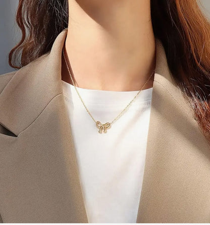 GOLDEN CHARM BOW PENDANT
