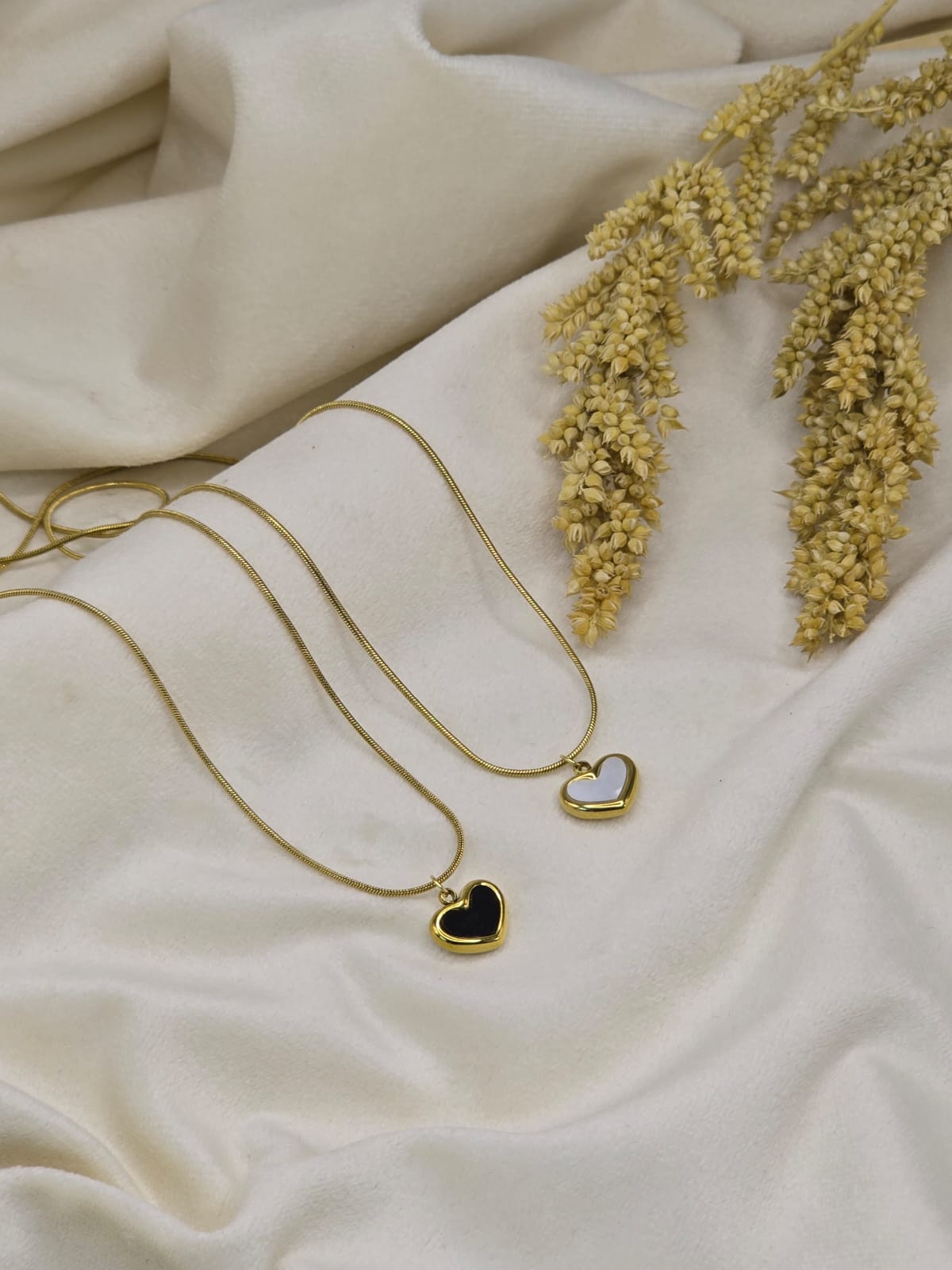 HEART CHAIN PENDANT  BLACK & WHITE
