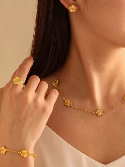 CLOVER JEWELLERY GOLDEN SET (ANTI TARNISH )