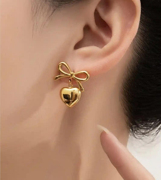 RIBBON HEART STUDS EARRINGS